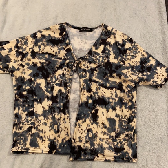 Prettylittlething tie dye print tie front crop top - Picture 2 of 6